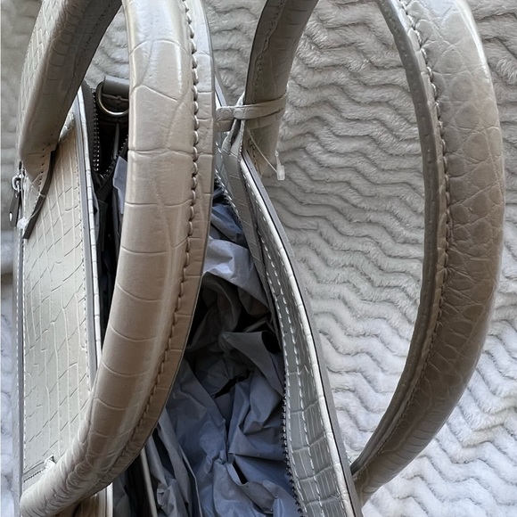 NWT Gianni Conti Cream Handbag - Picture 7 of 15